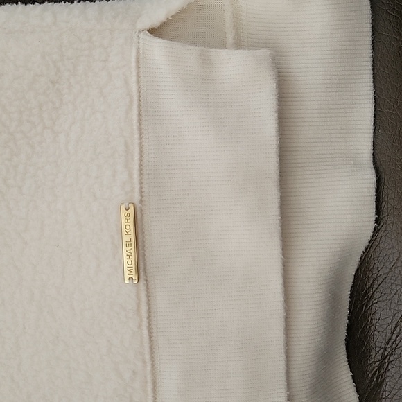 Michael Kors Cream Colored, Fuzzy, Oversized Top, Crew Neck, Long Sleeve, Small - Picture 5 of 7